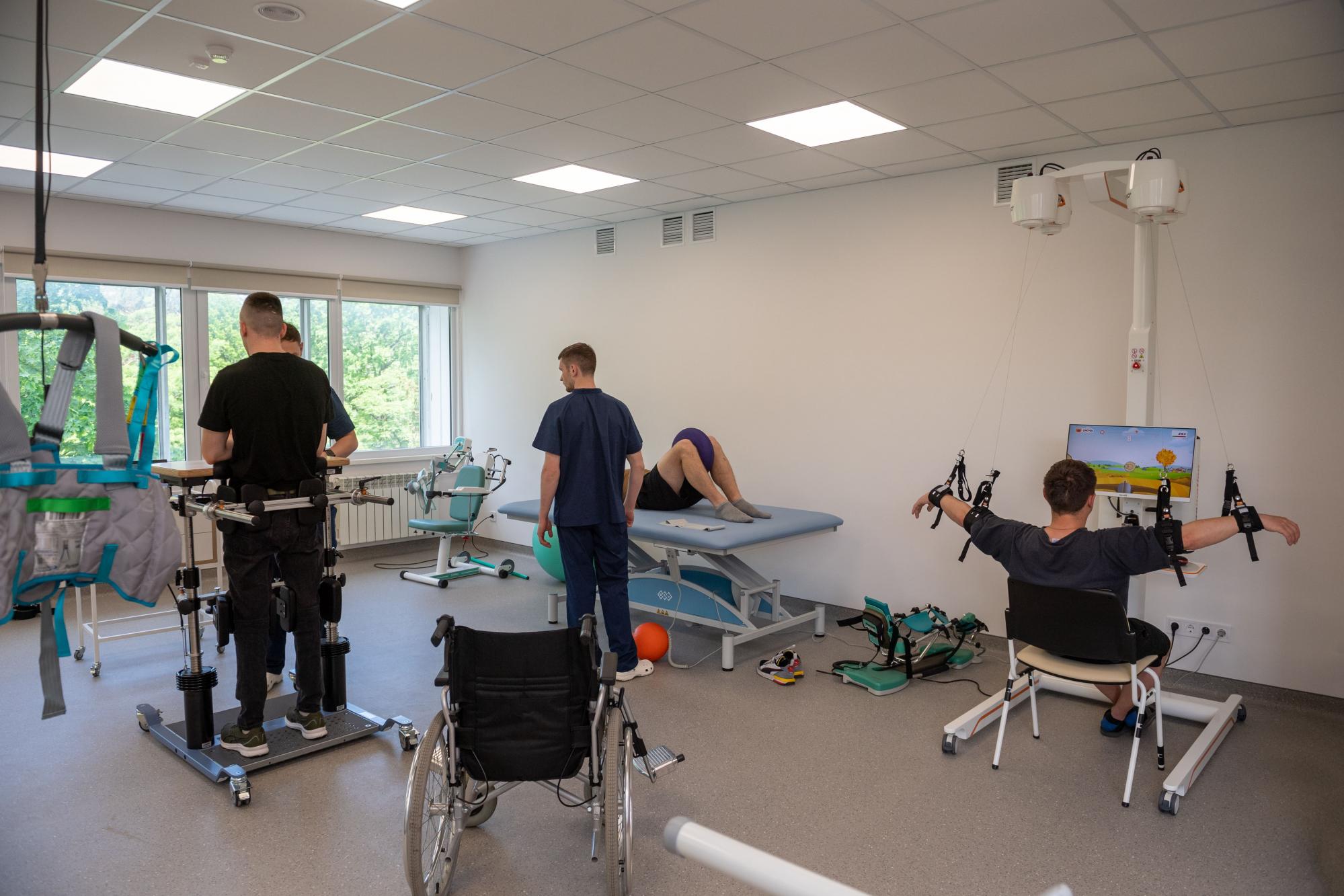 Вакарчук зіграв несподіваний концерт для військових: душевні фото і відео